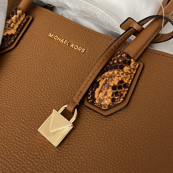 Michael Kors Handbags - New MK brown leather handbag satchel with long strap 风琴包